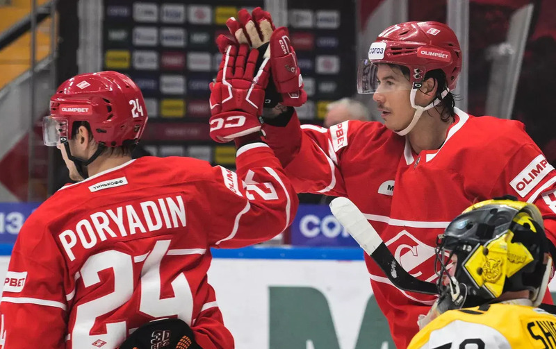 В хоккее В хоккее